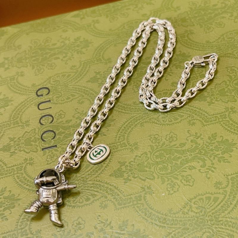 G*u*i necklaces